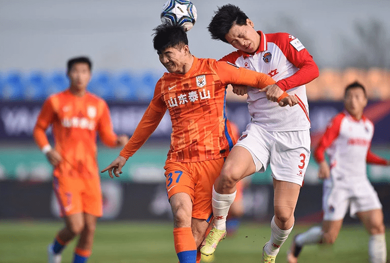 青岛在客场迎战辽宁全力以赴